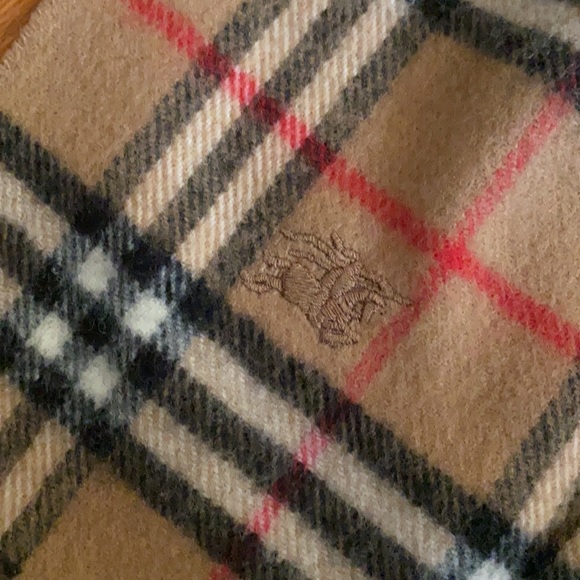 Authentic Burberry classic plaid 100% lambs wool scarf - Picture 2 of 4